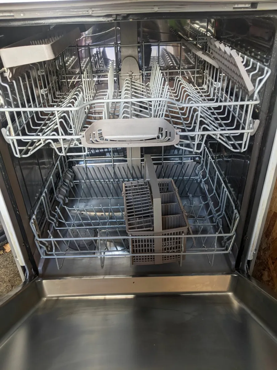 Bosch Series2 Silence Plus freestanding dishwasher - Image 1