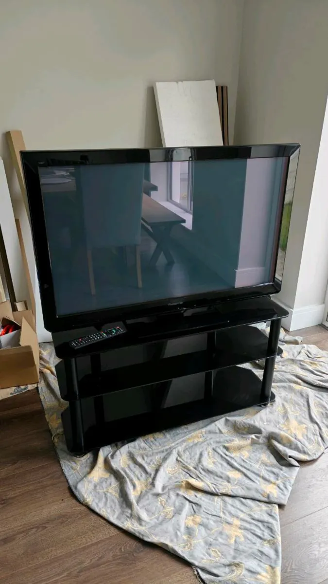 Panasonic Viera 42" TV and Stand - Image 3