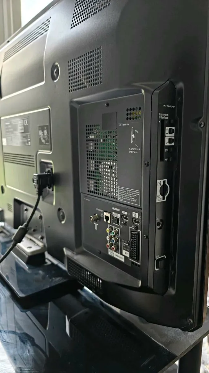 Panasonic Viera 42" TV and Stand - Image 4