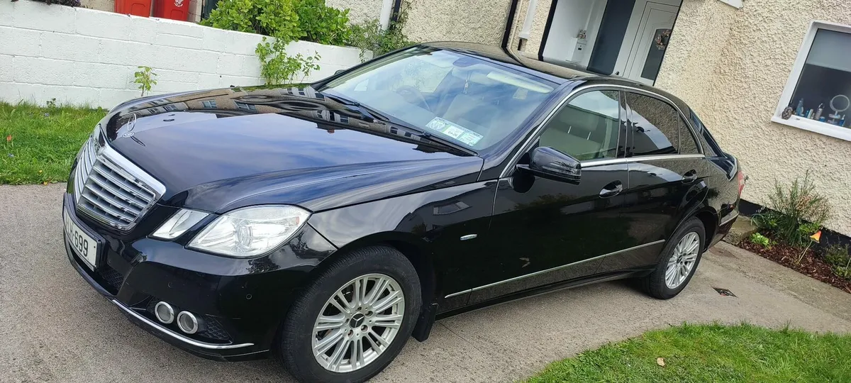 Mercedes Benz 200E '11 diesel - Image 2