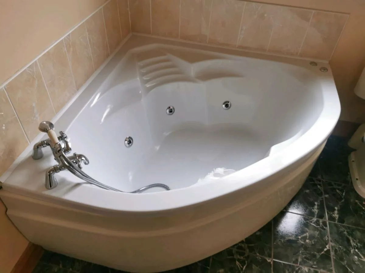 Jacuzzi Corner Bath - Image 1