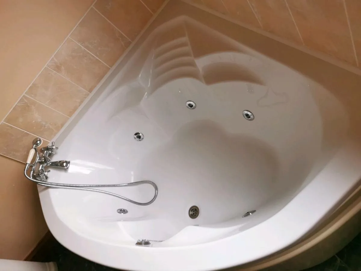 Jacuzzi Corner Bath - Image 2