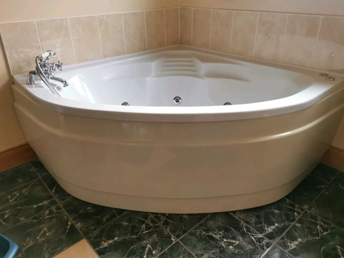 Jacuzzi Corner Bath - Image 3