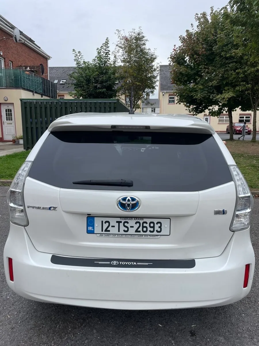 2012 Toyota Prius 7 Seater - Image 3