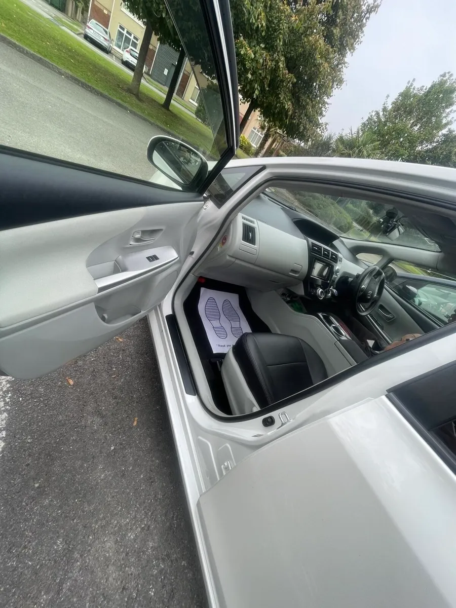 2012 Toyota Prius 7 Seater - Image 4