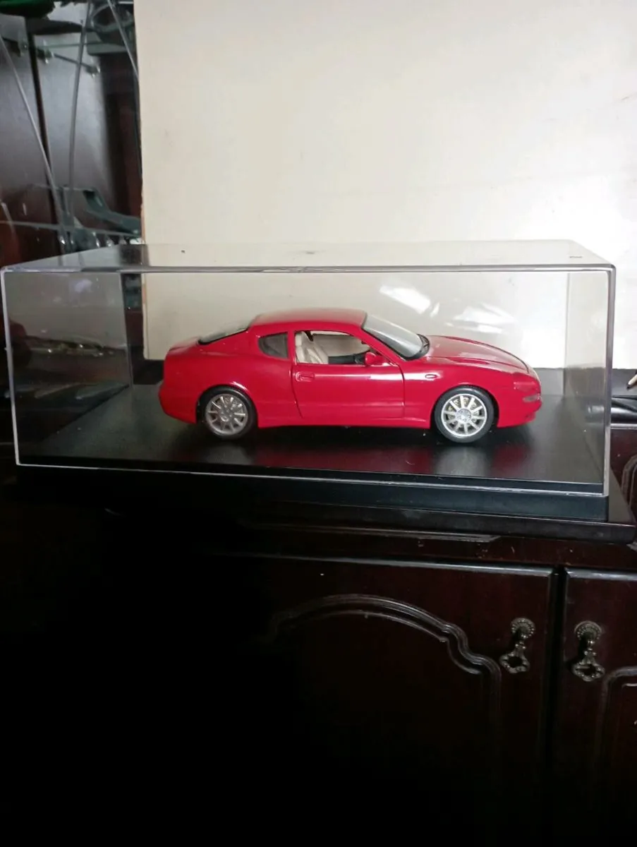 DIE- CAST MODLES CARS 1-18 SCALE  STACKABLES CASES - Image 3