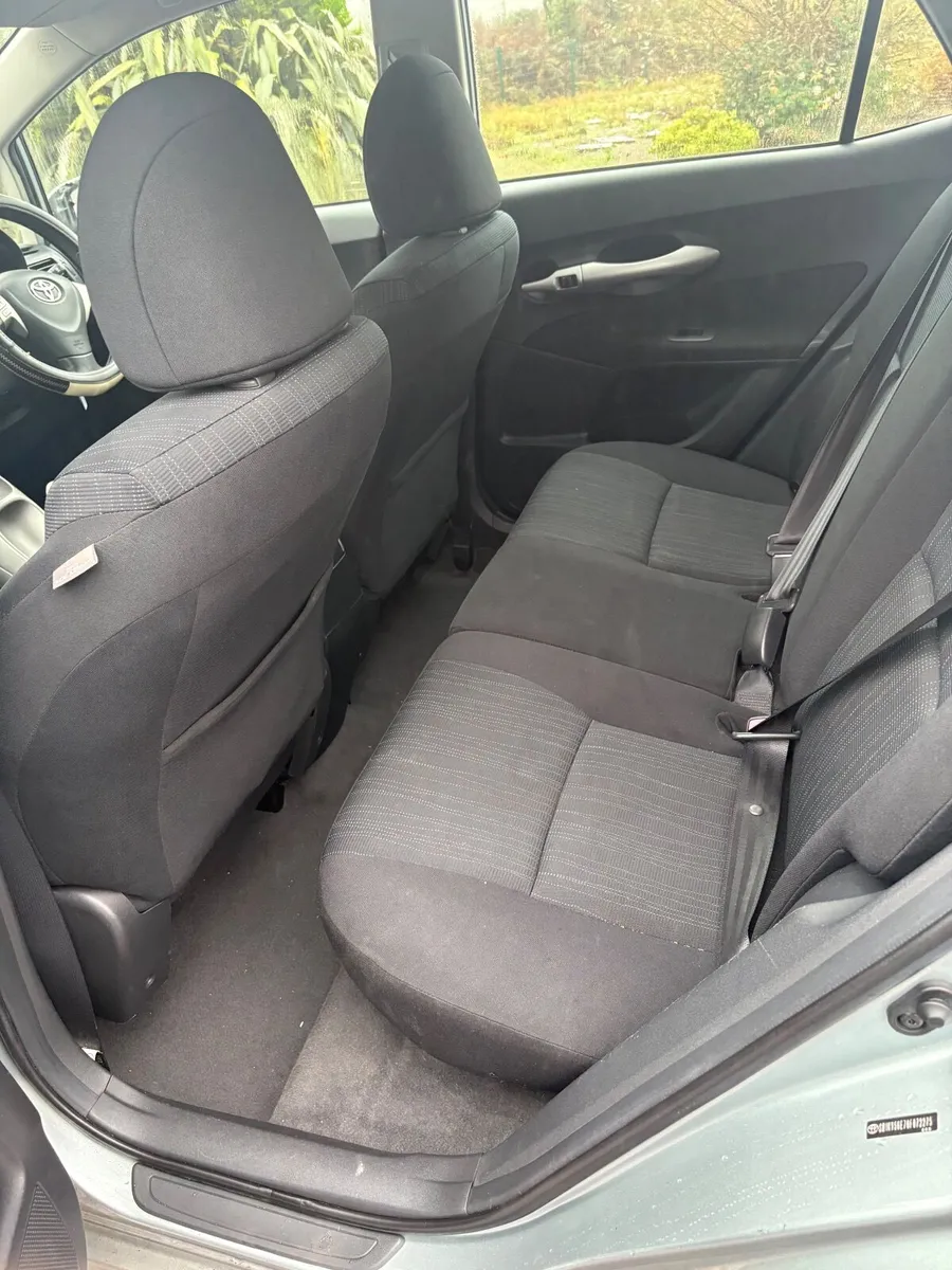 Toyota Auris 2008 - Image 2