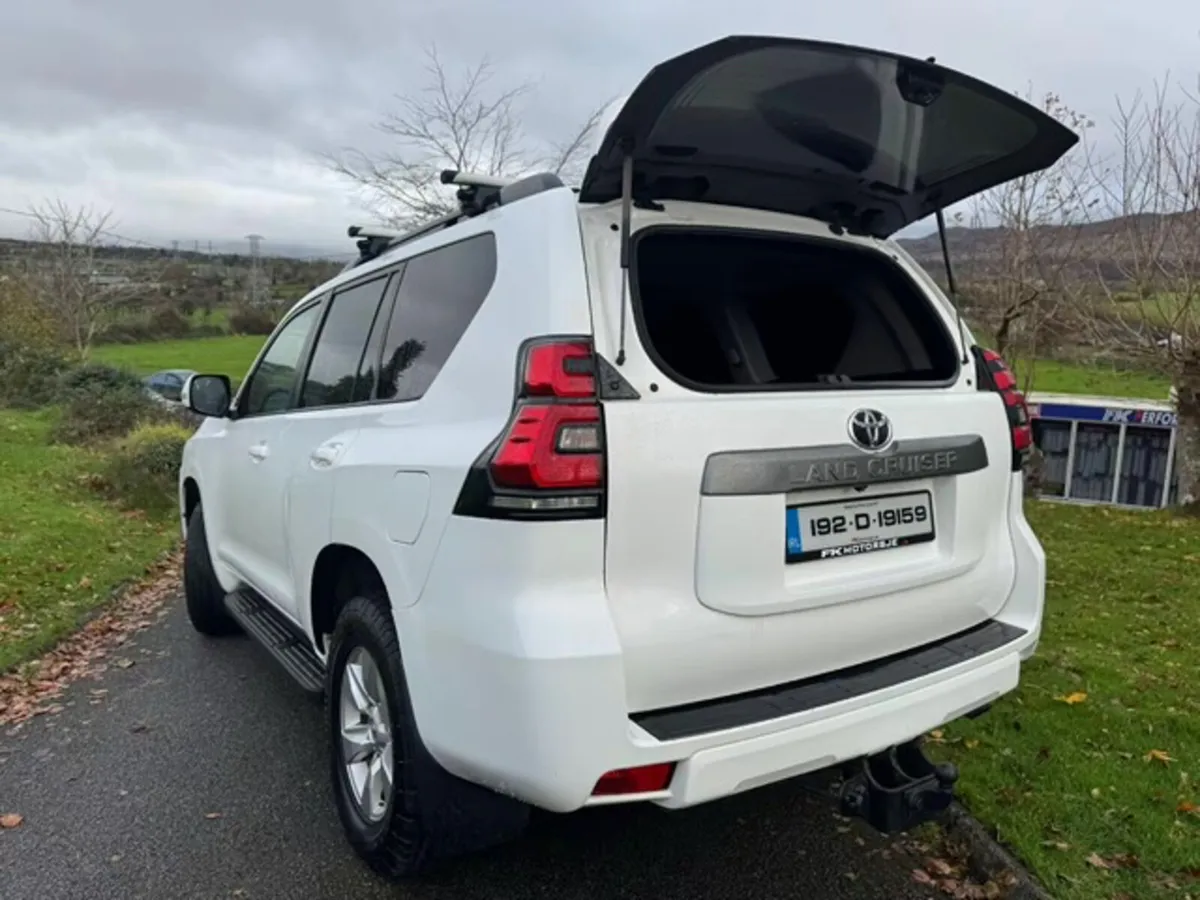 + VAT Toyota Land Cruiser 2019 LWB - Image 4