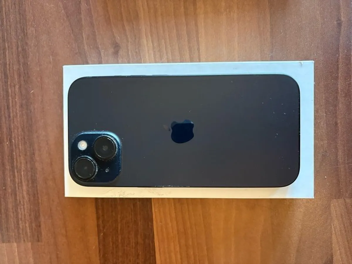 iPhone 15 - Image 1