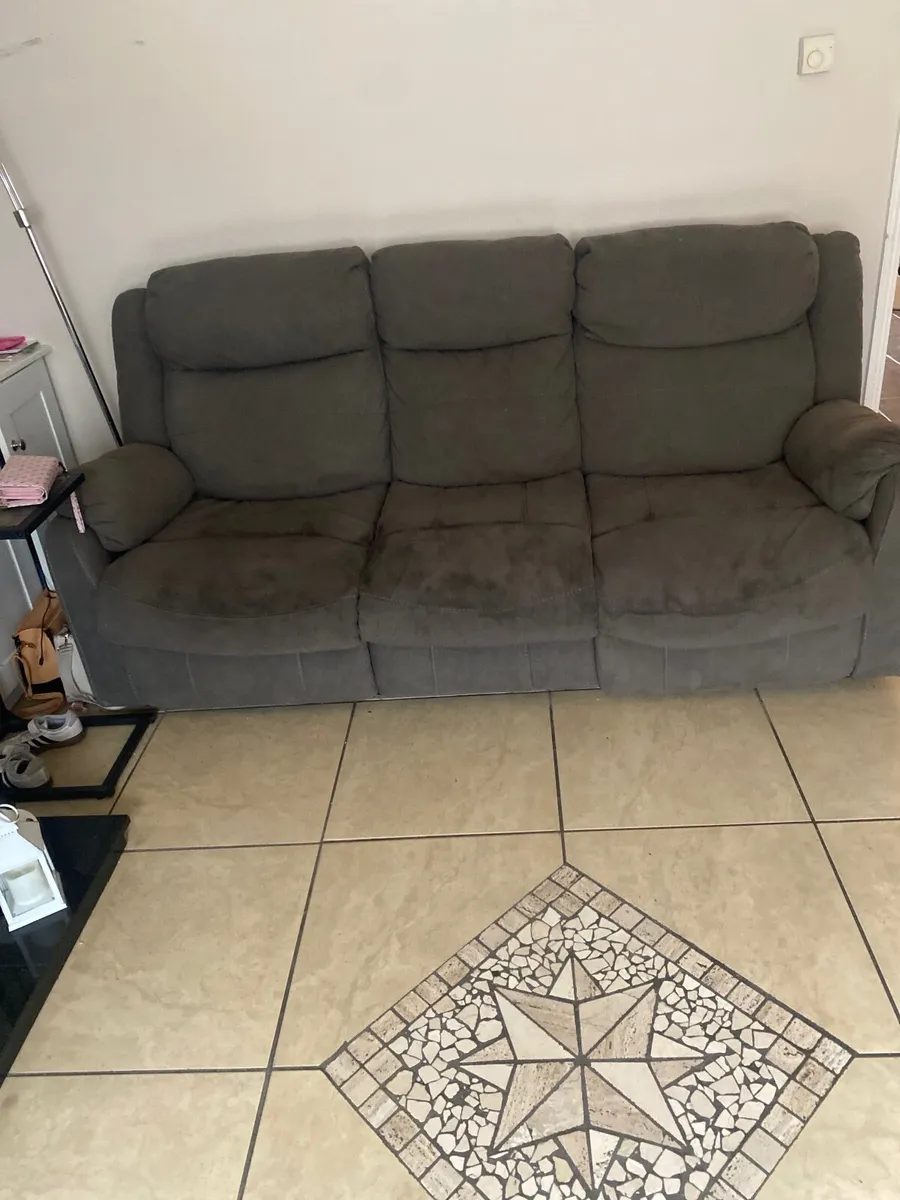 3 seater recliners free to take away must collect - Image 1