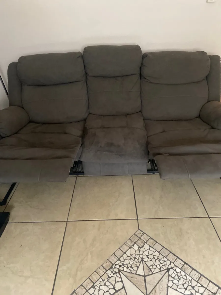 3 seater recliners free to take away must collect - Image 2