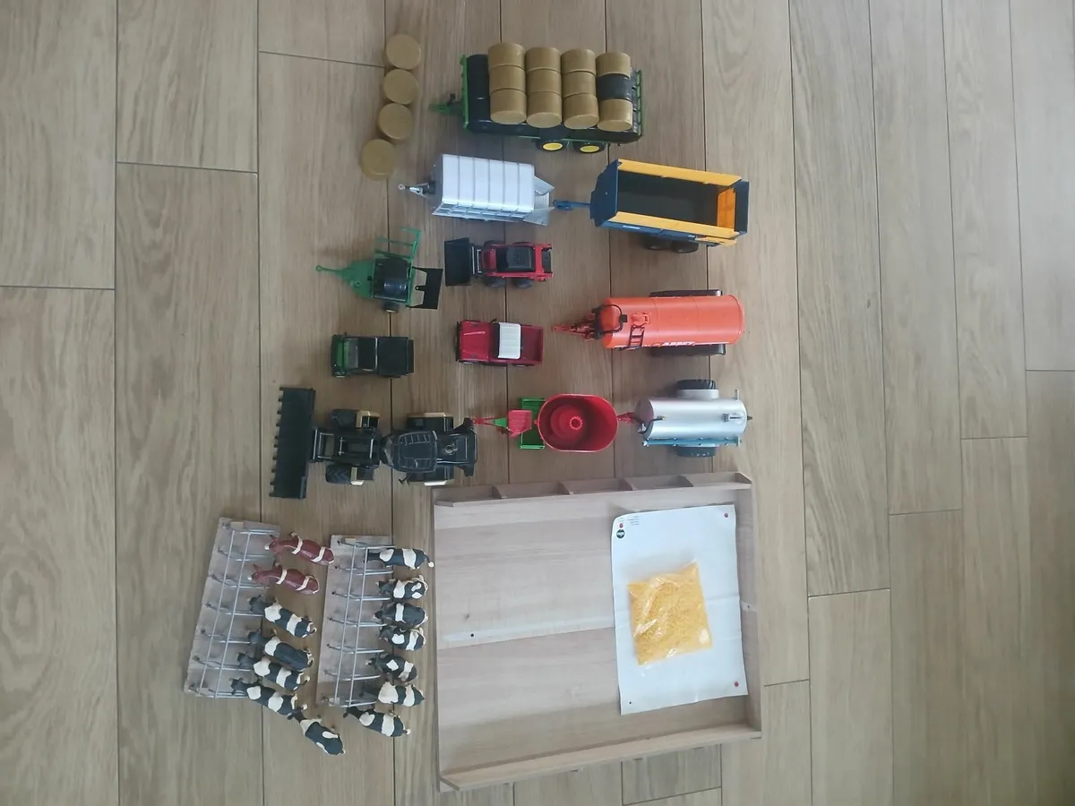 1:32 scale farm toys - Image 2