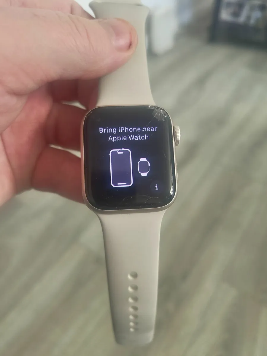 Genuine Apple watch  SE GPS  40mm - Image 2