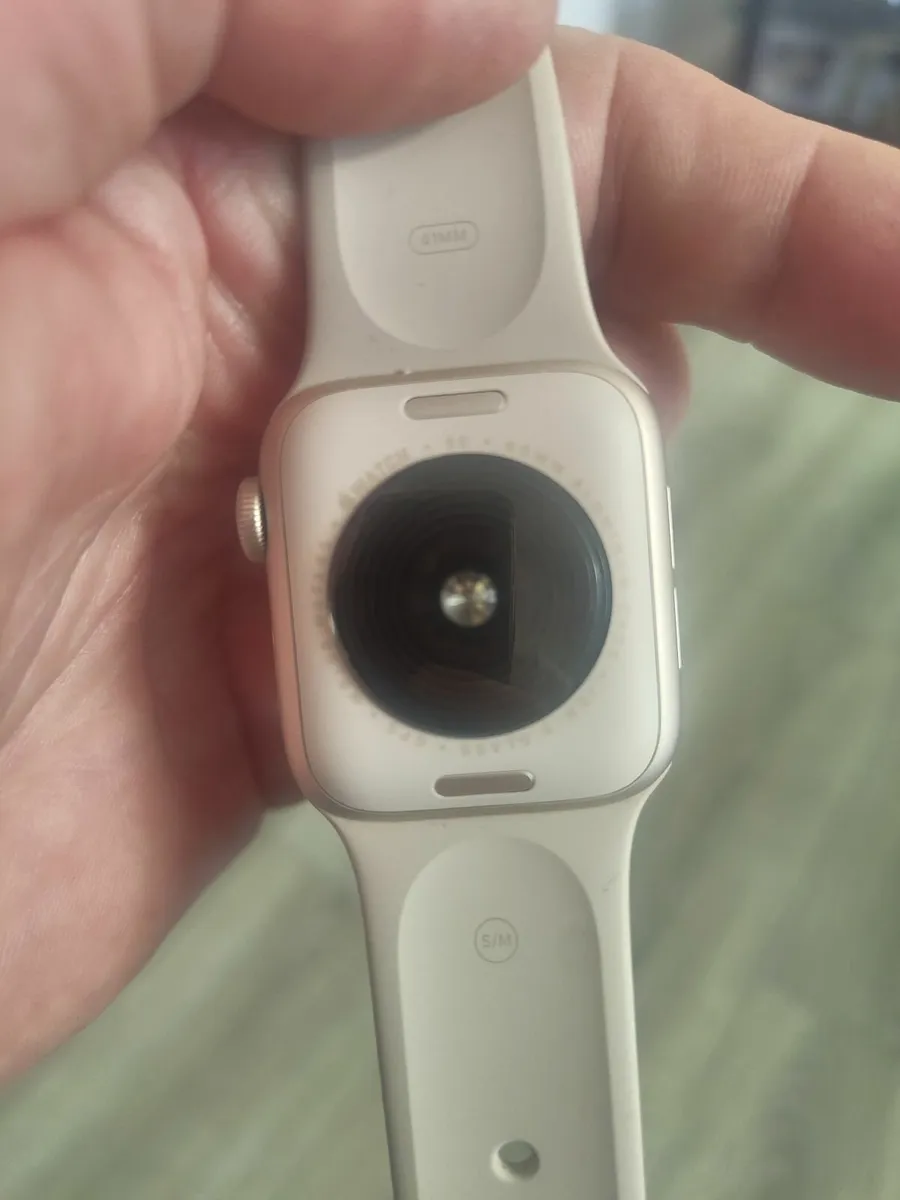 Genuine Apple watch  SE GPS  40mm - Image 3