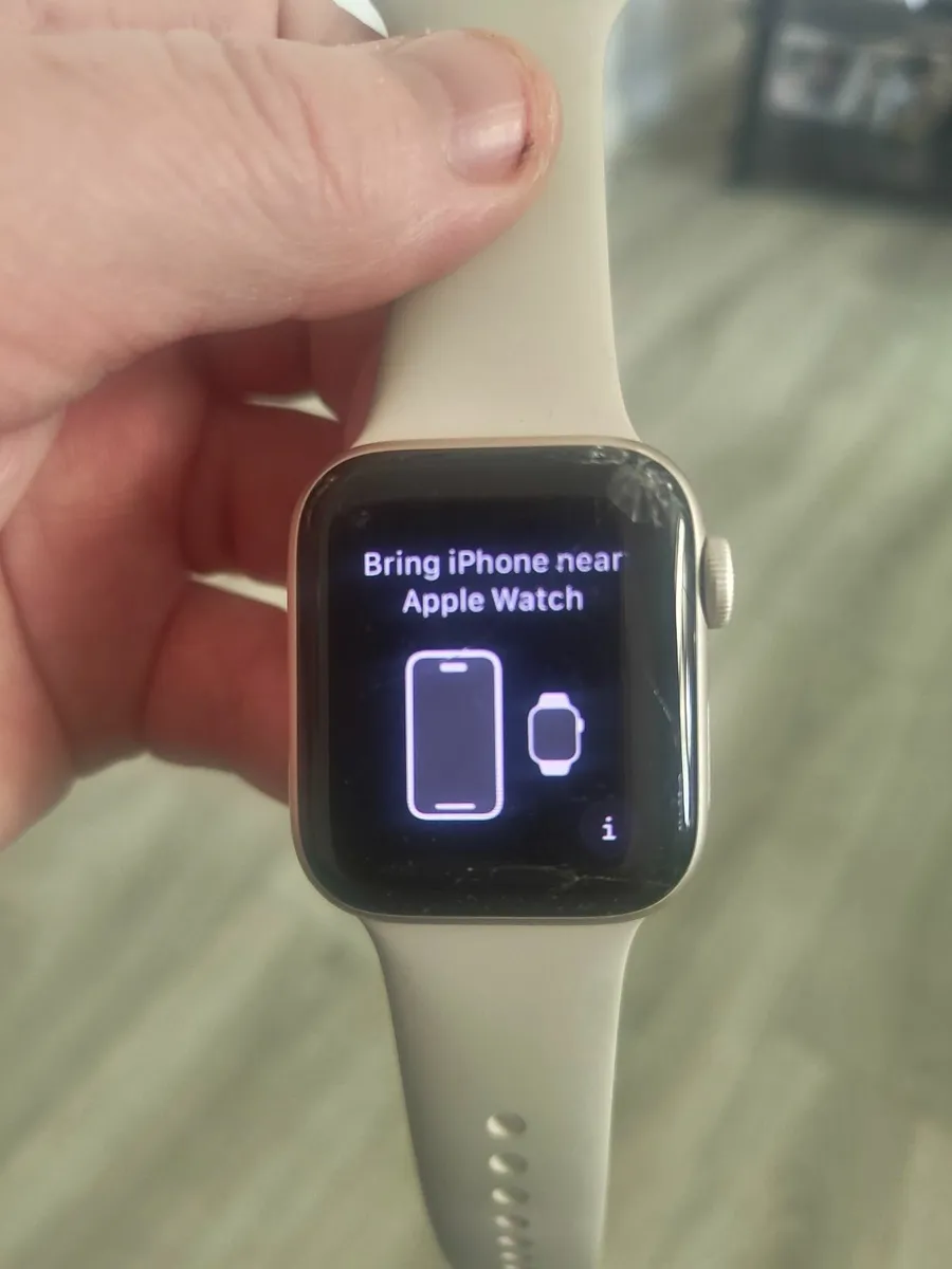 Genuine Apple watch  SE GPS  40mm - Image 4