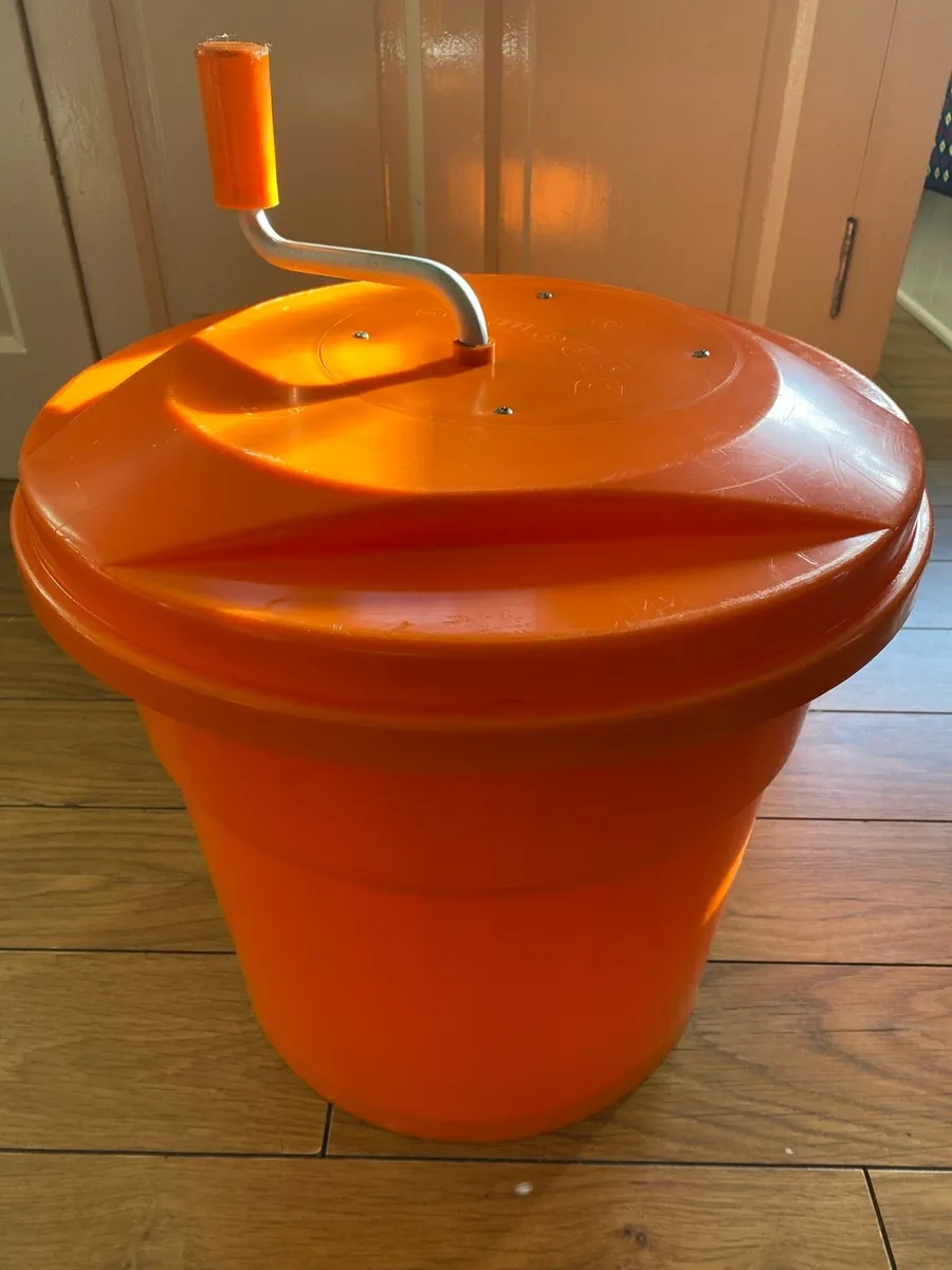 Salad Spinner - Image 1
