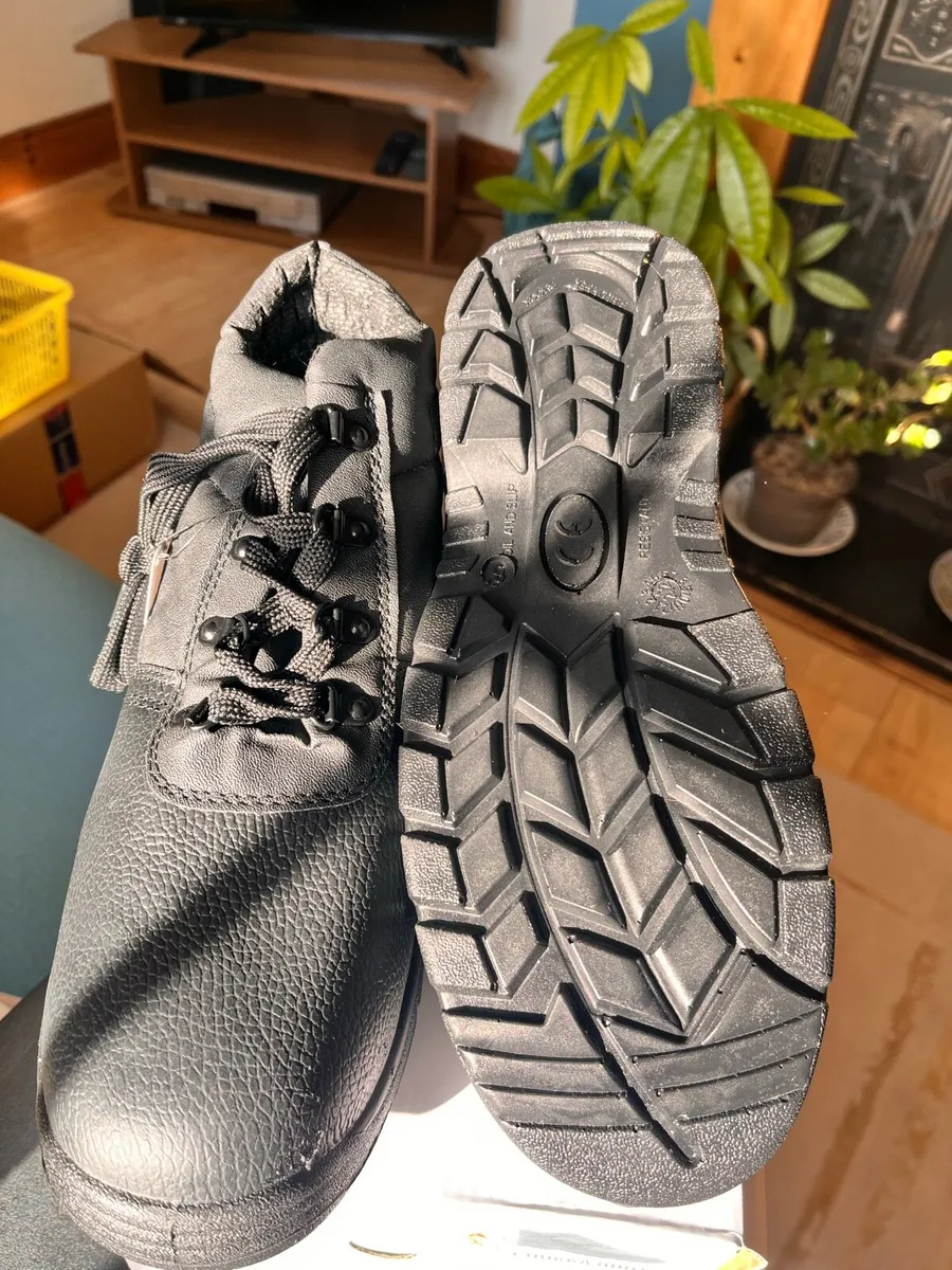 Work boots - Image 2