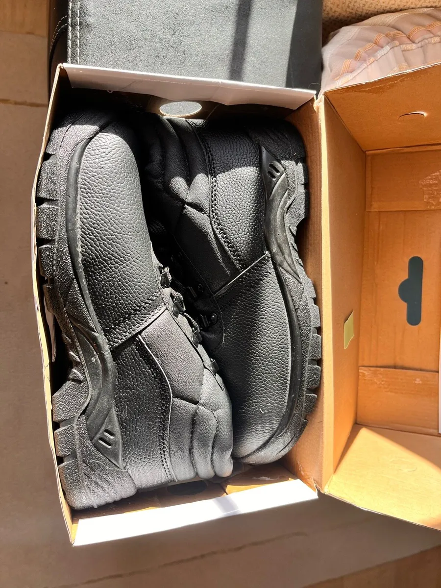 Work boots - Image 3