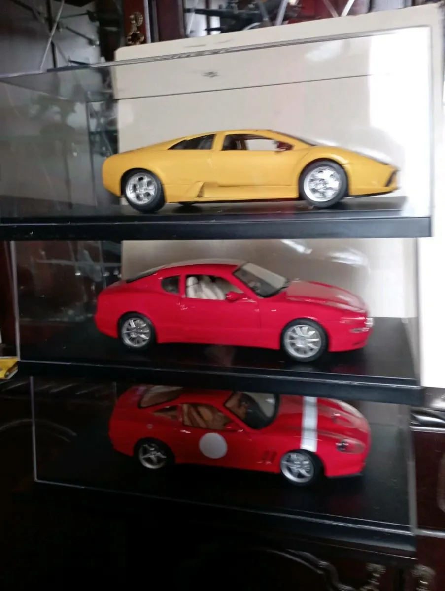 DIE- CAST MODLES CARS 1-18 SCALE  STACKABLES CASES - Image 1