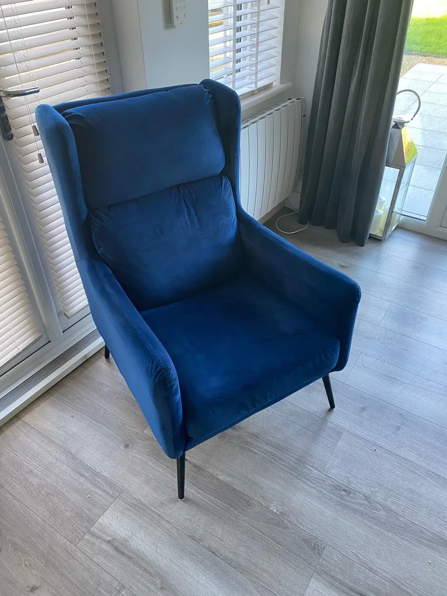 Stylish wingback armchair - Image 3