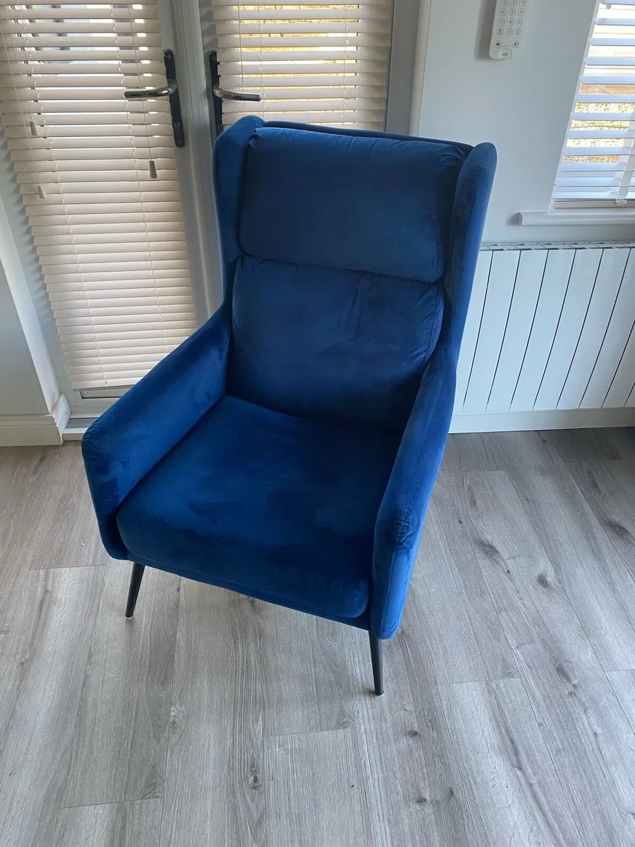 Stylish wingback armchair - Image 4