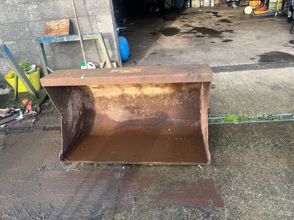4 pin bucket - Image 1