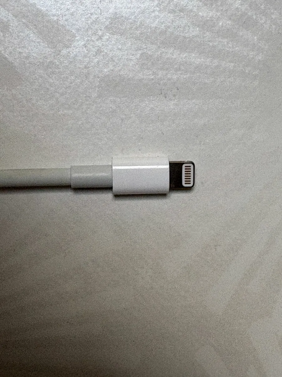 Apple Lightning Digital AV Adapter - Image 2