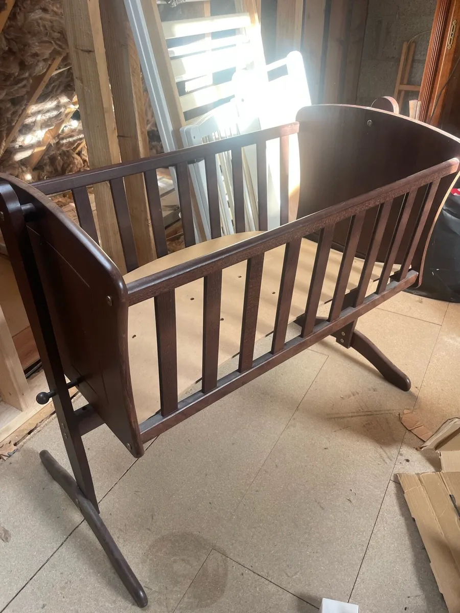 Cot and rocking crib - Image 1