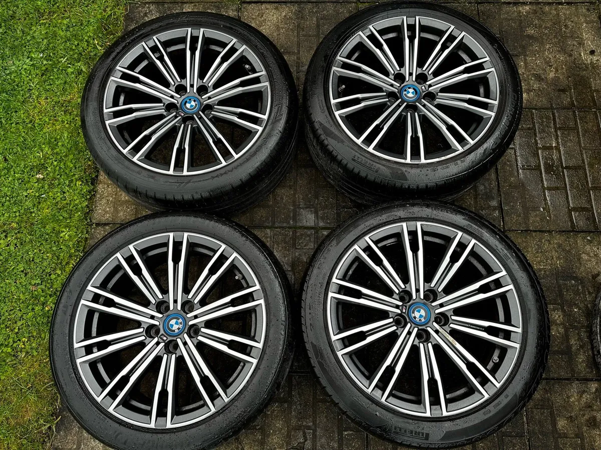 Genuine BMW 18” 790m Alloys - Image 1