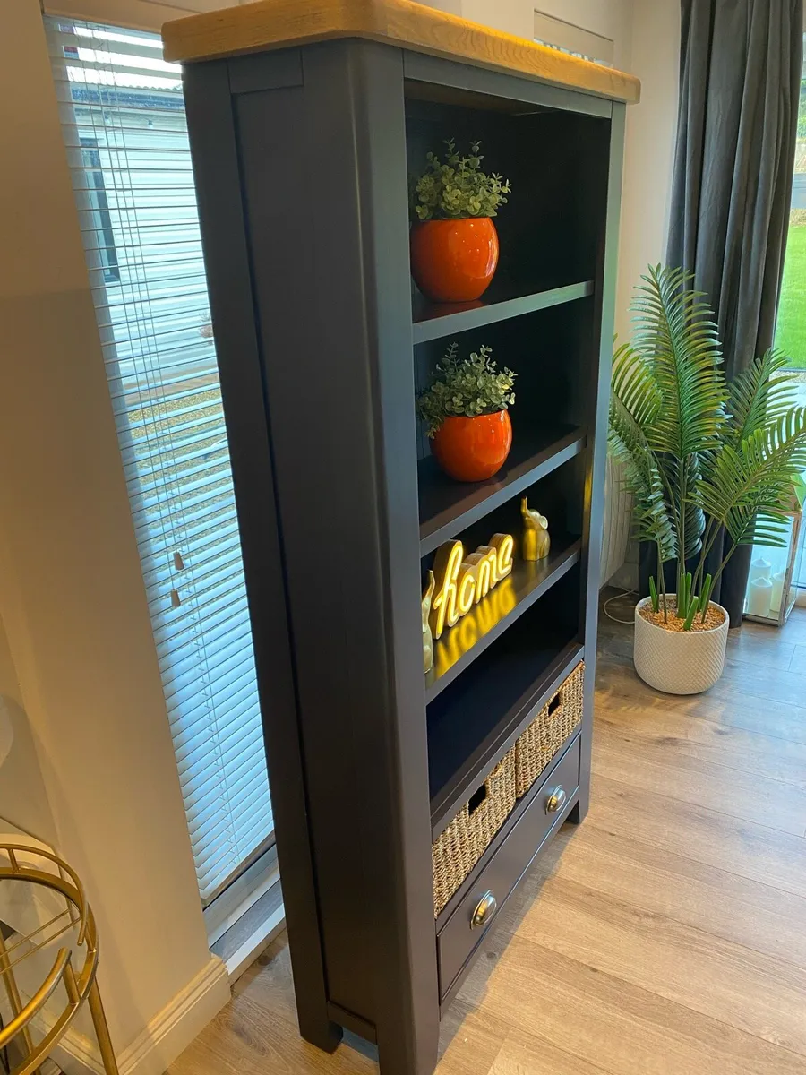 Stunning living room display unit - Image 2