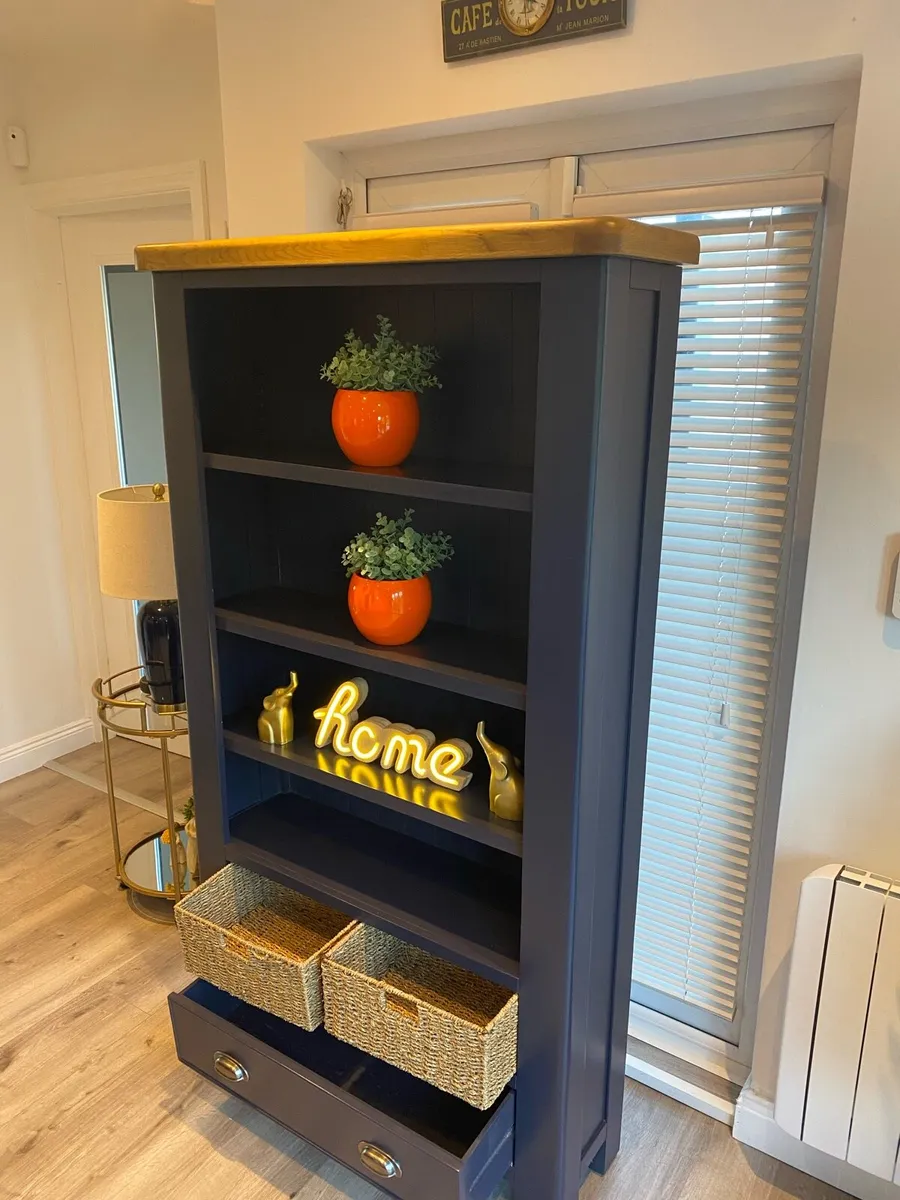 Stunning living room display unit - Image 3