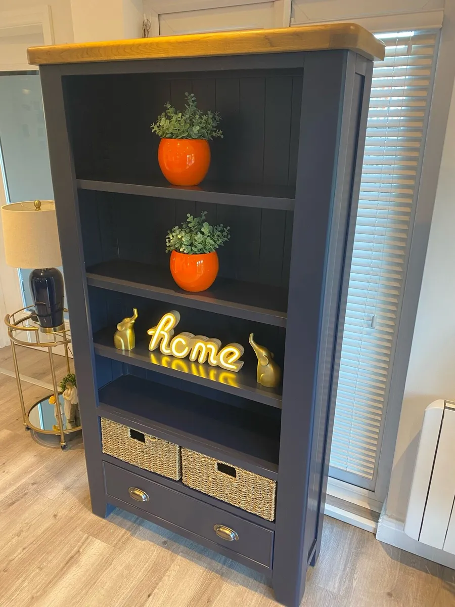 Stunning living room display unit - Image 4