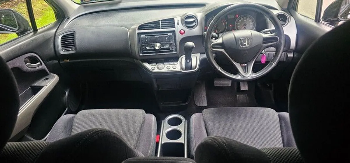 2008 Honda Stream Automatic  7 seats - Image 4