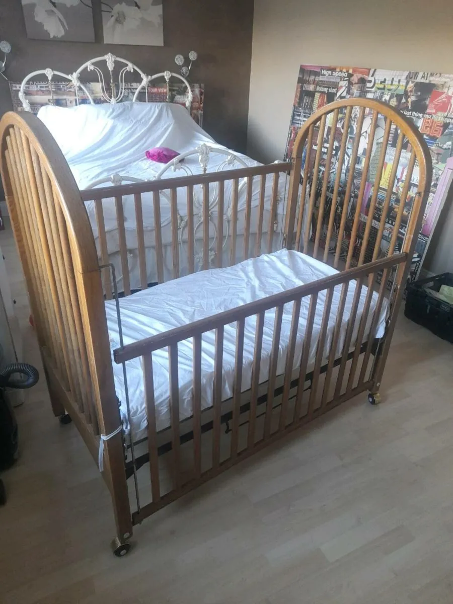 American style cot - Image 2