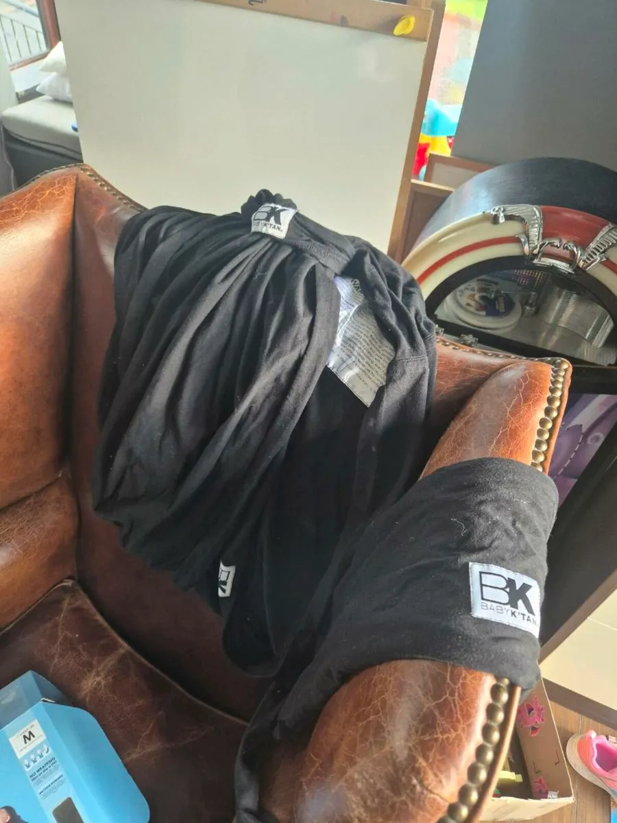 Baby ktan t shirt baby carrier size M in black - Image 2