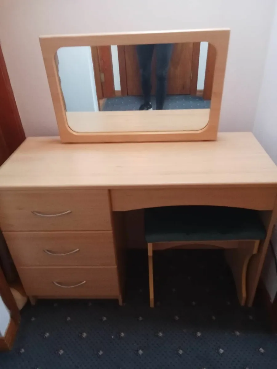 dressing table