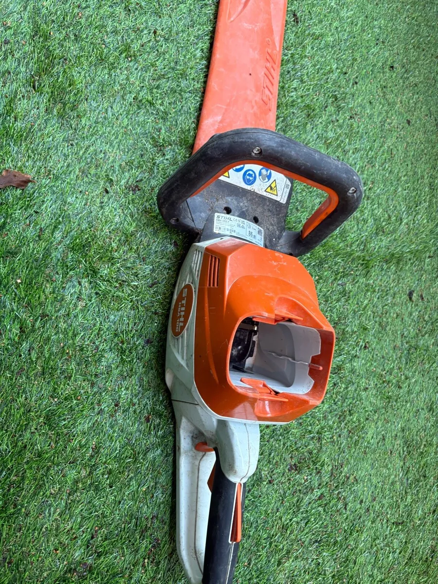 Stihl battery hedge cutter - Image 4