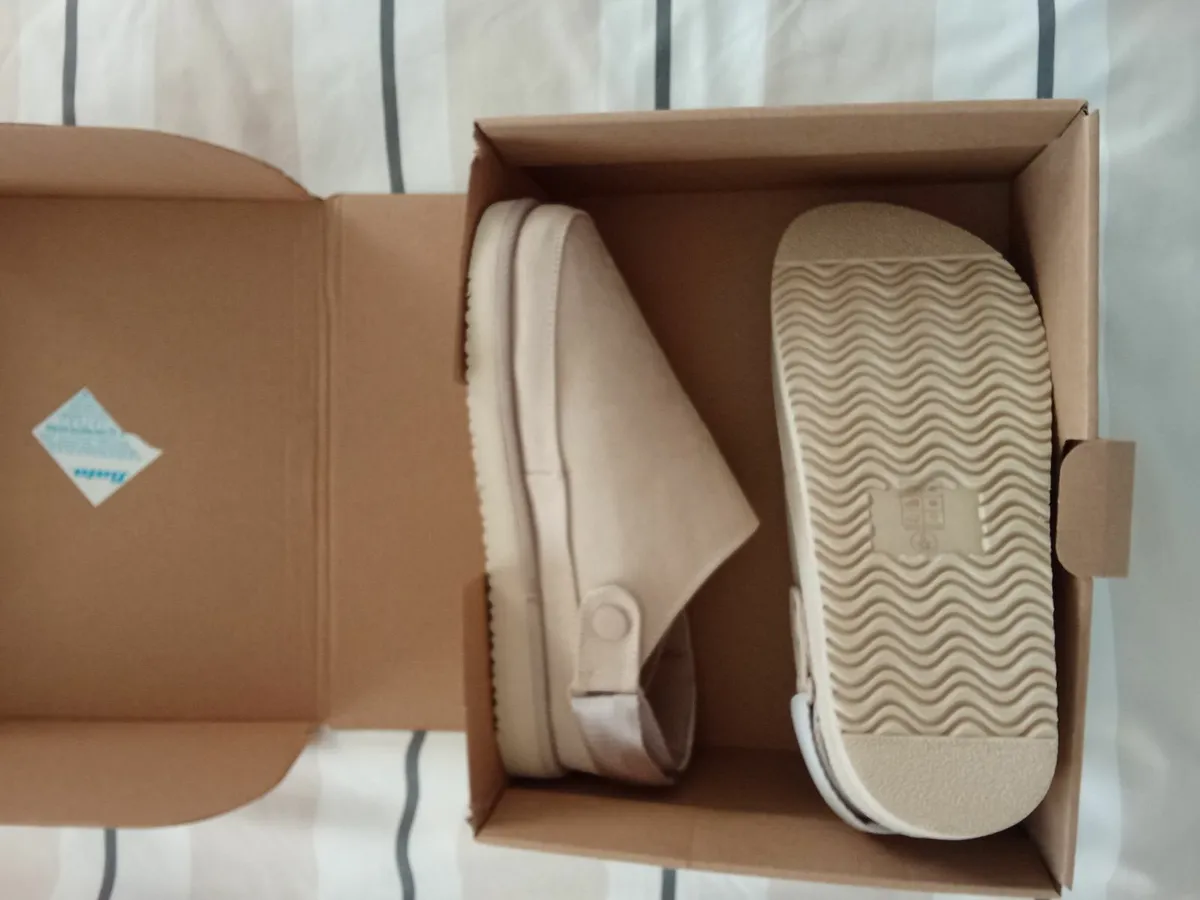 Boohoo tazz slidders - Image 2