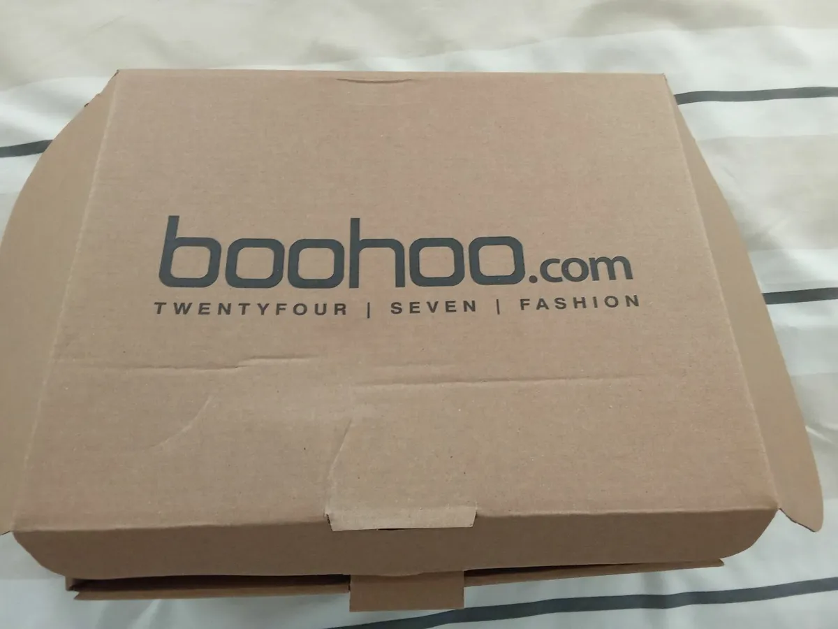 Boohoo tazz slidders - Image 4