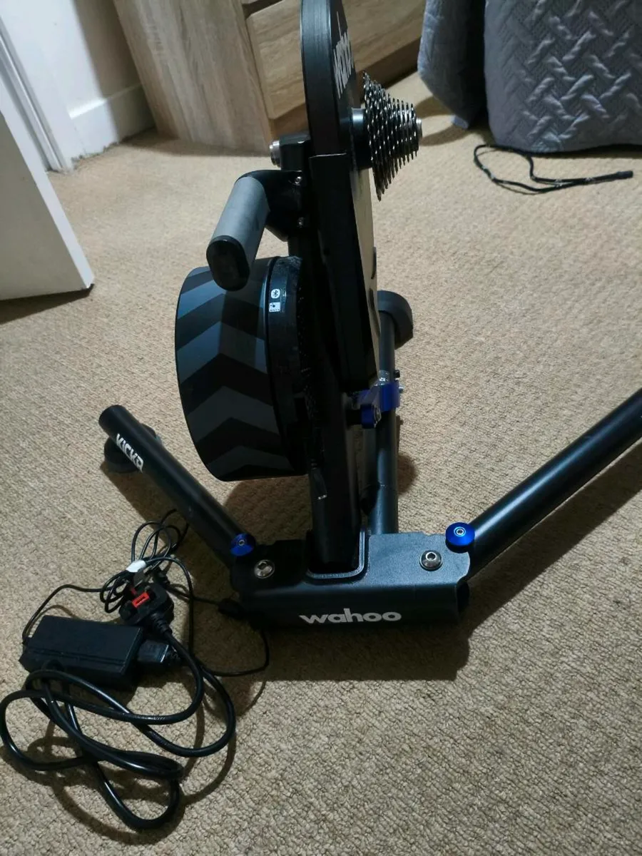 Wahoo KICKR Smart Bike Trainer Excellent Condition - Image 2