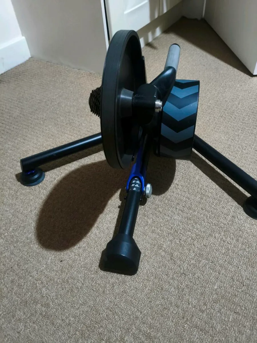 Wahoo KICKR Smart Bike Trainer Excellent Condition - Image 3