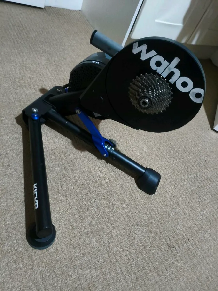 Wahoo KICKR Smart Bike Trainer Excellent Condition - Image 4