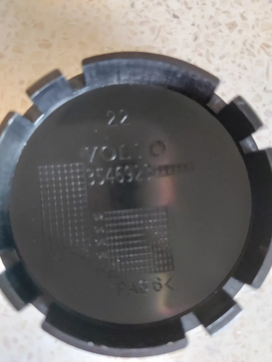 4 x Volvo Centre Caps (Black/Blue) FREE POST - Image 4