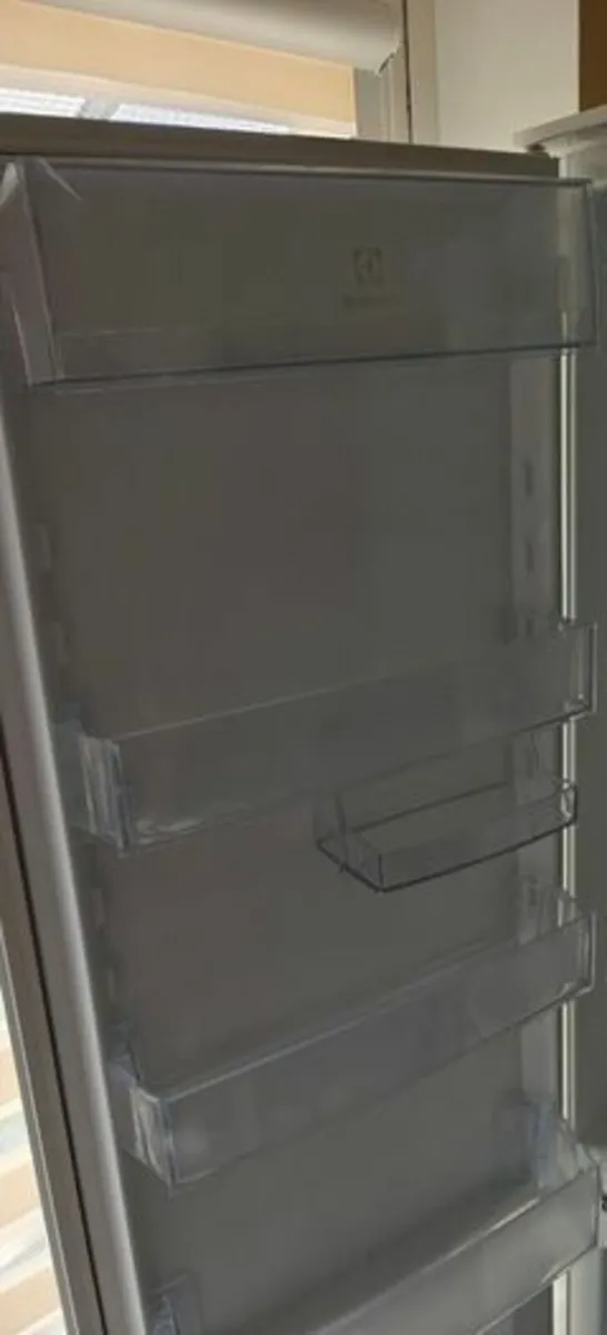 Integrated fridge freezer Electrolux 70/30 - Image 1