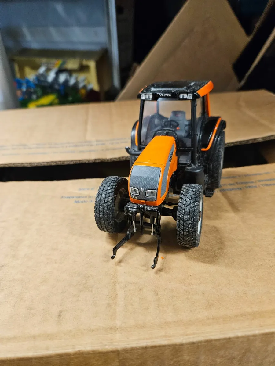 Britains Universal Hobbies Valtra Tractor - Image 2