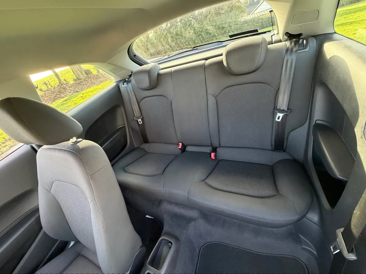Audi A1 2011 - Image 2