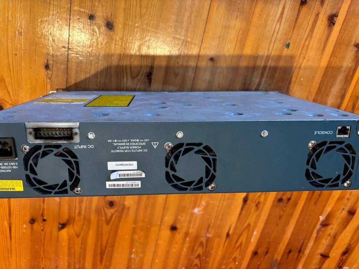 Cisco 2900XL series 24 port switch - Image 3