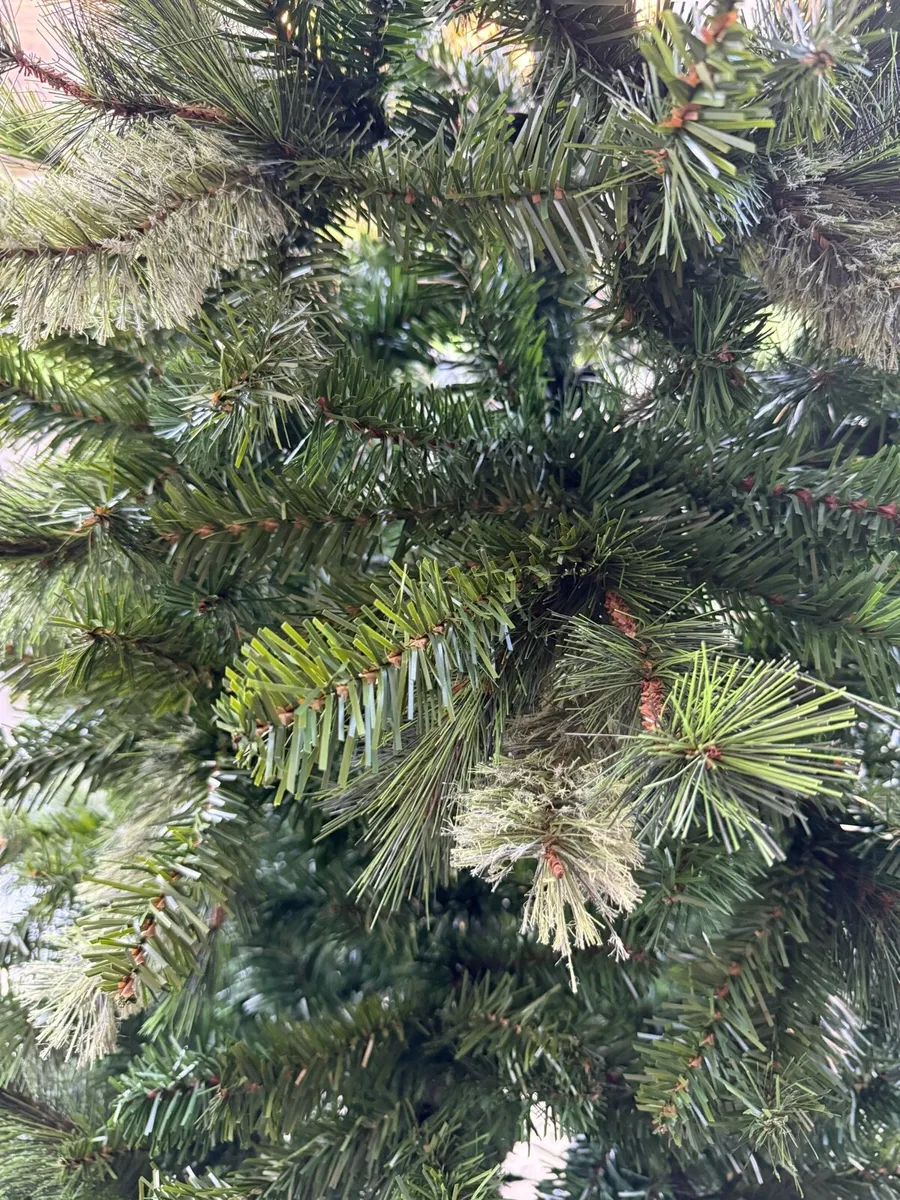 Christmas Tree (7.5ft) - Image 2