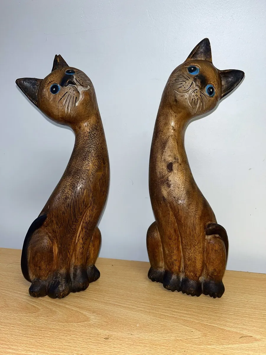 Pair of tall vintage carved wooden figurines - Image 1