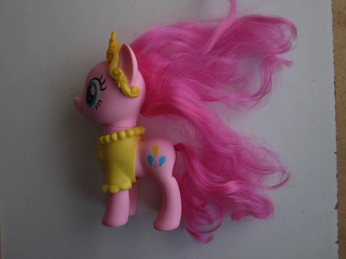 Hasbro My Little Pony Pinkie Pie withYellow attire - Image 1